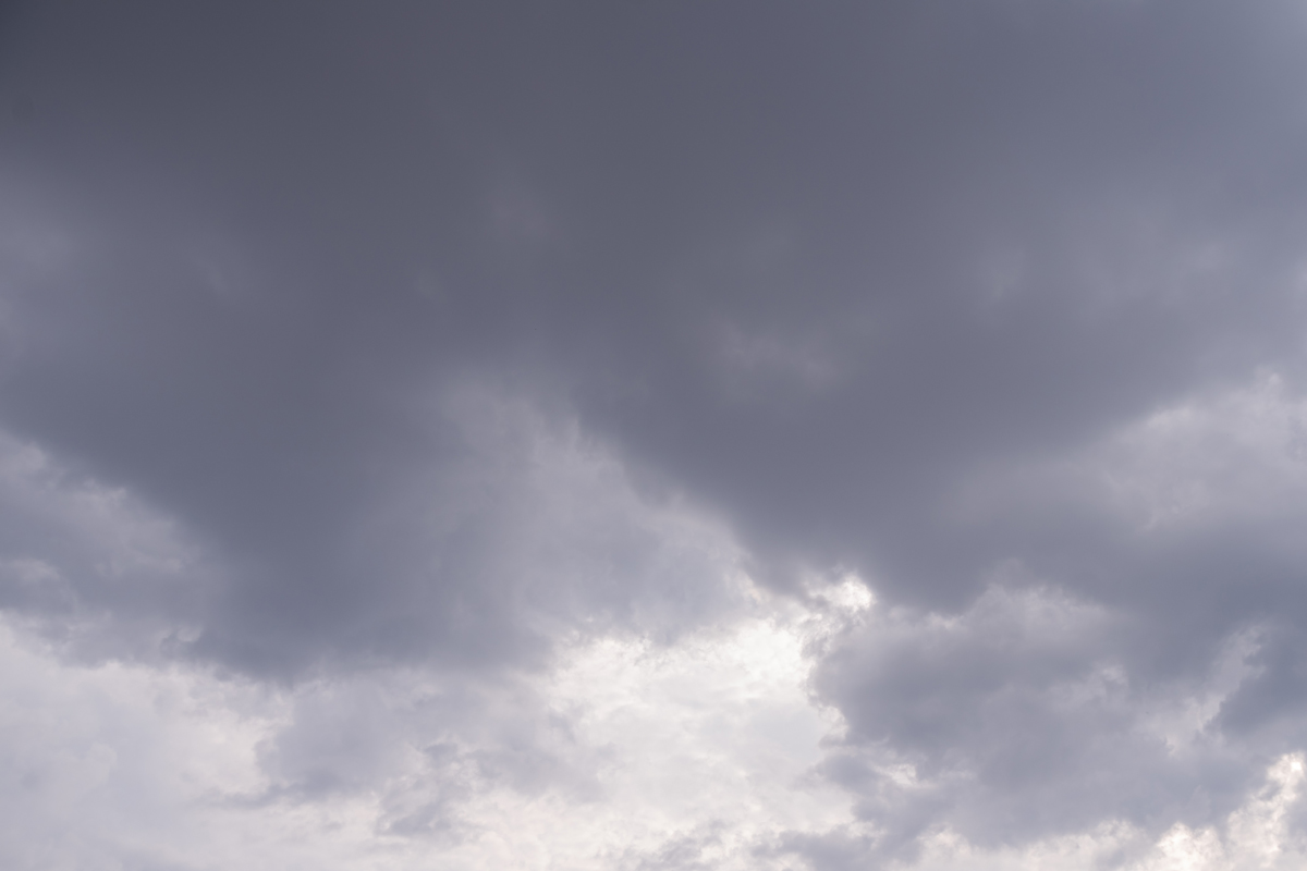 現地はごく弱い雨が降っていますので